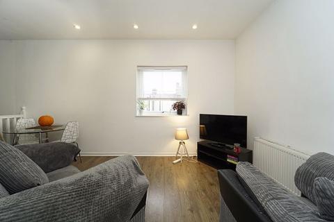 3 bedroom flat to rent, Chapel Street, Leeds