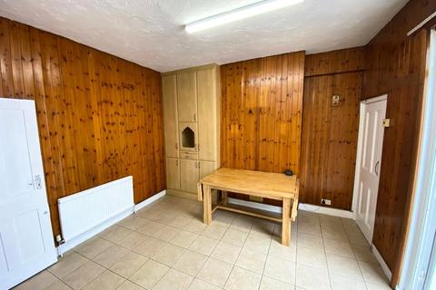 undefined, Warwick Road, Bounds Green, London, N11