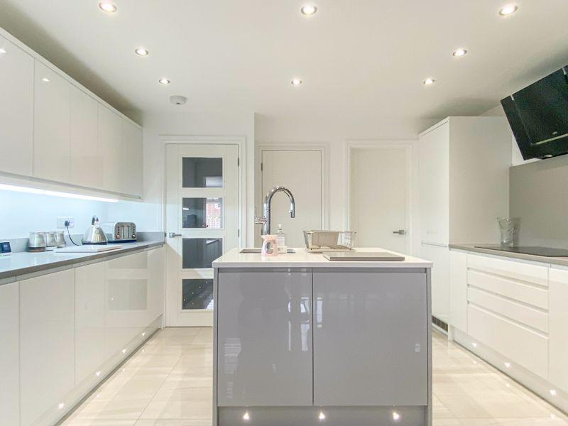 Hilton Lane, Great Wyrley, WS6 6DT 3 bed semidetached house £350,000
