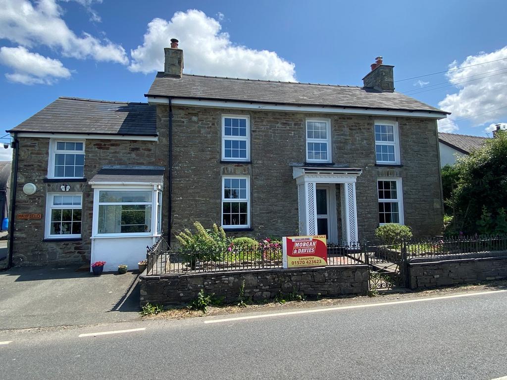 Llanllwni, Llanybydder, SA40 3 bed property with land for sale £395,000