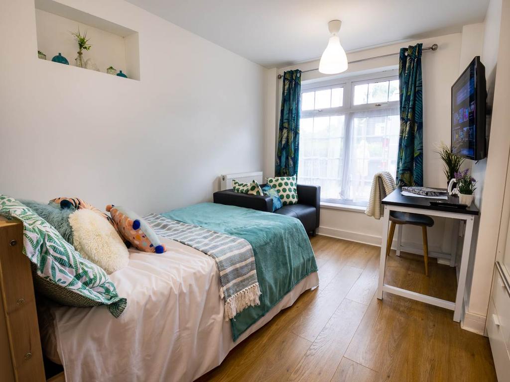 Woodland Way, Canterbury, 1 bed flat £1,040 pcm (£240 pw)