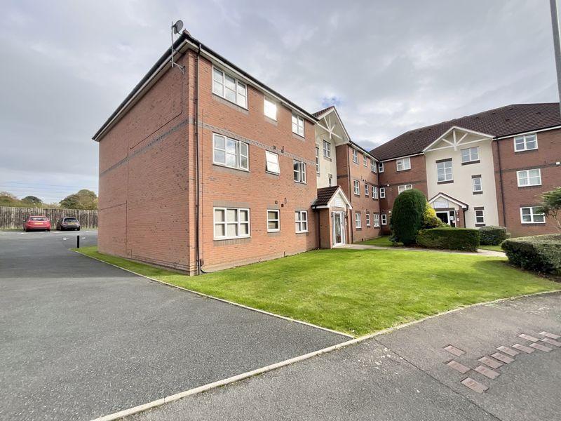 Navigation Loop, Stone 2 bed ground floor flat £104,950