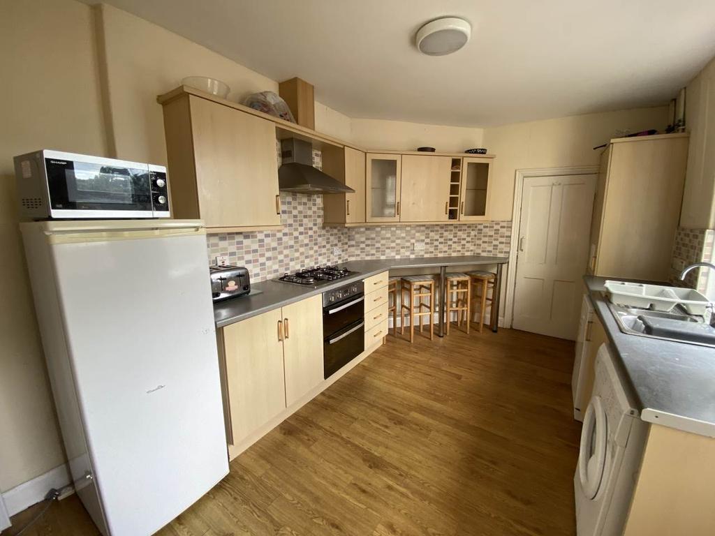 The Firs, Penglais Road, Aberystwyth 6 bed house £2,469 pcm (£570 pw)