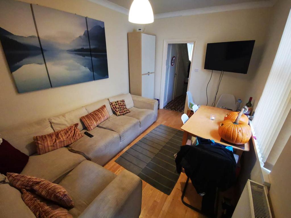 Tewkesbury Street, Cathays, Cardiff 5 bed house £2,100 pcm (£485 pw)