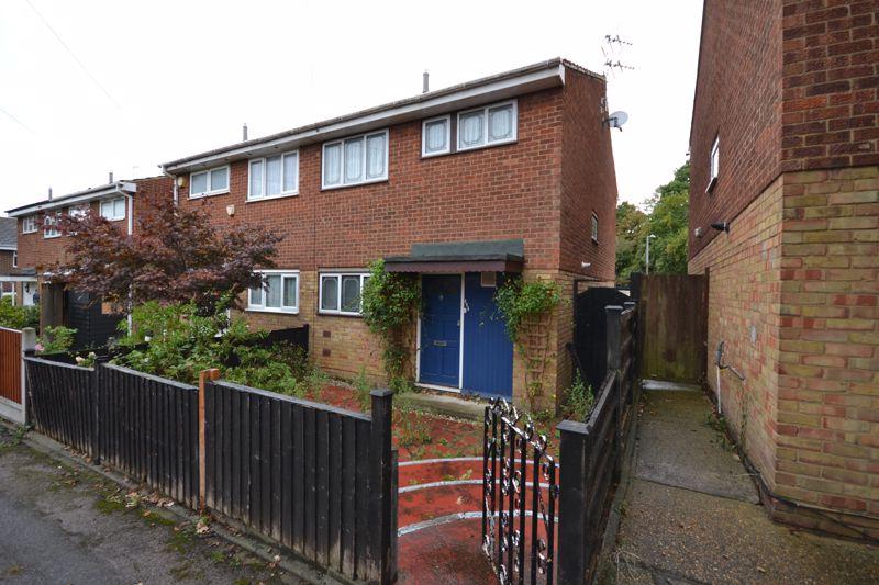 St. Margarets Avenue, StanfordLeHope 3 bed semidetached house £300,000