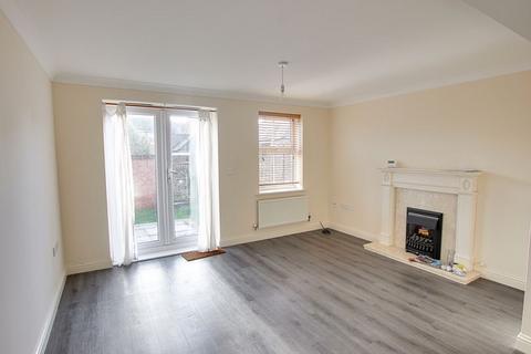 3 bedroom terraced house to rent, County Way, Trowbridge