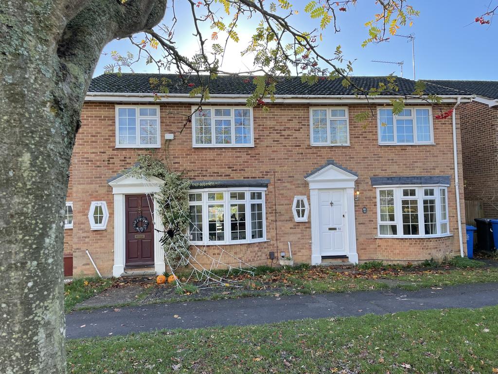 Cranbrook Drive, Maidenhead 3 bed terraced house £1,500 pcm (£346 pw)