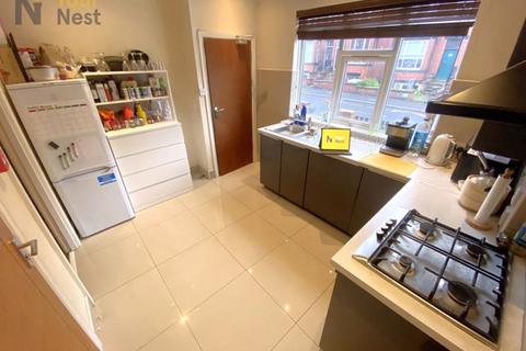 2 bedroom terraced house to rent, Brudenell Road, Hyde Park, Leeds, LS6 1EG