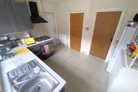 2 bedroom terraced house to rent, Brudenell Road, Hyde Park, Leeds, LS6 1EG