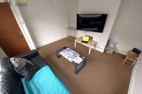 2 bedroom terraced house to rent, Brudenell Road, Hyde Park, Leeds, LS6 1EG
