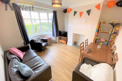 4 bedroom semi-detached house to rent, St. Michaels Lane, Headingley, Leeds, LS6 3BR