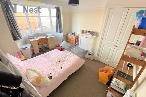 4 bedroom semi-detached house to rent, St. Michaels Lane, Headingley, Leeds, LS6 3BR