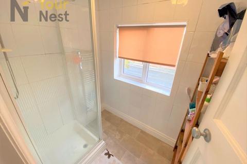 4 bedroom semi-detached house to rent, St. Michaels Lane, Headingley, Leeds, LS6 3BR