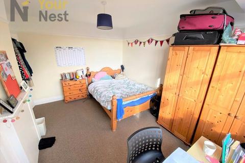 4 bedroom semi-detached house to rent, St. Michaels Lane, Headingley, Leeds, LS6 3BR