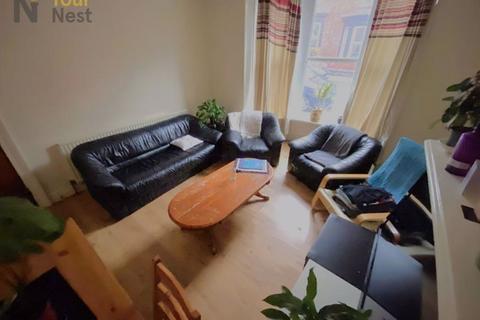 6 bedroom terraced house to rent, Norwood Terrace, Hyde Park, Leeds, LS6 1EA