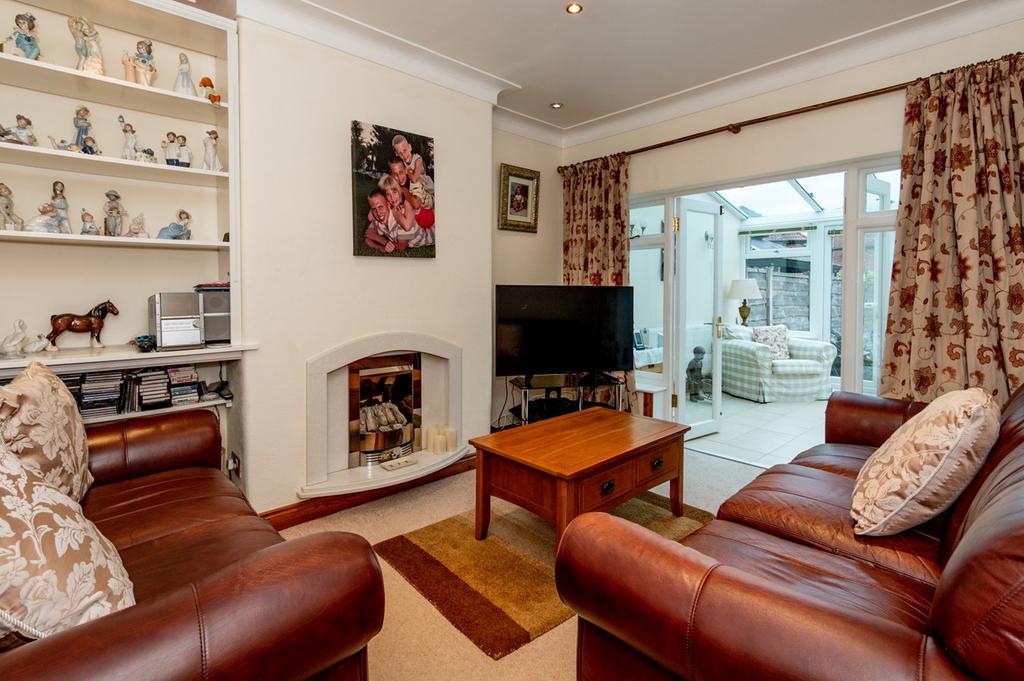Gleneagles Road, Urmston, Manchester, M41 3 bed semidetached house £400,000