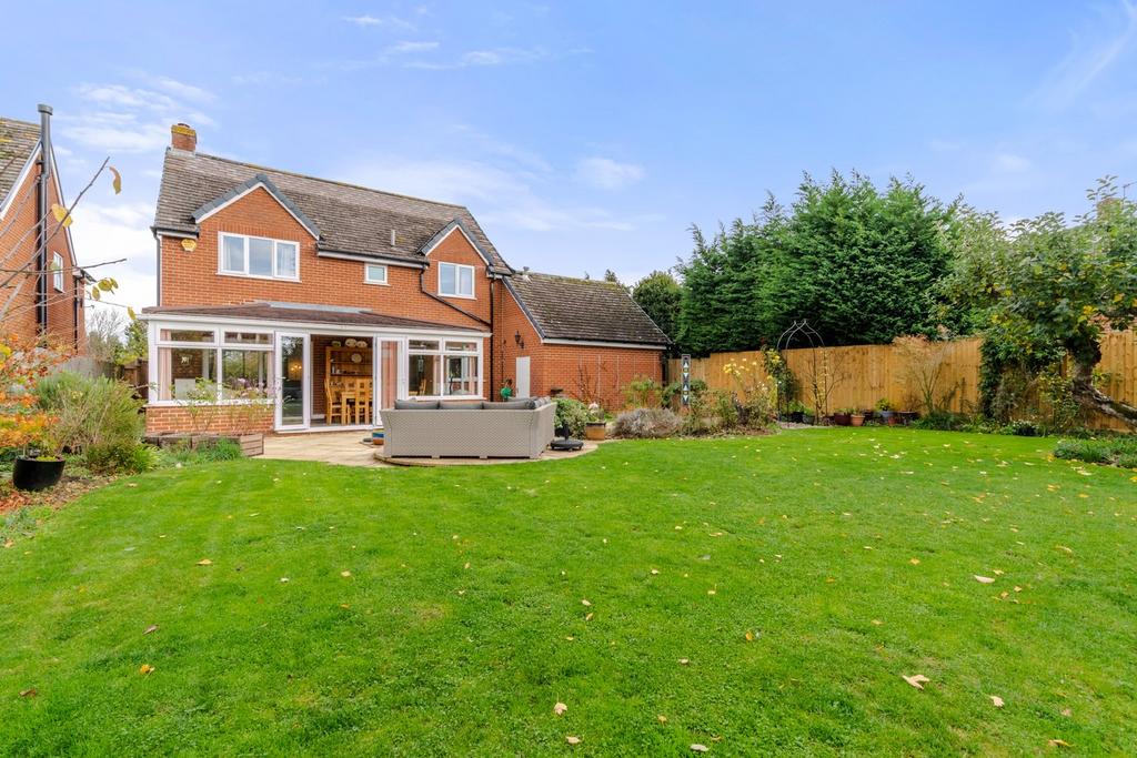 Archers Lane, Stoke Orchard, Cheltenham, GL52 4 bed detached house for