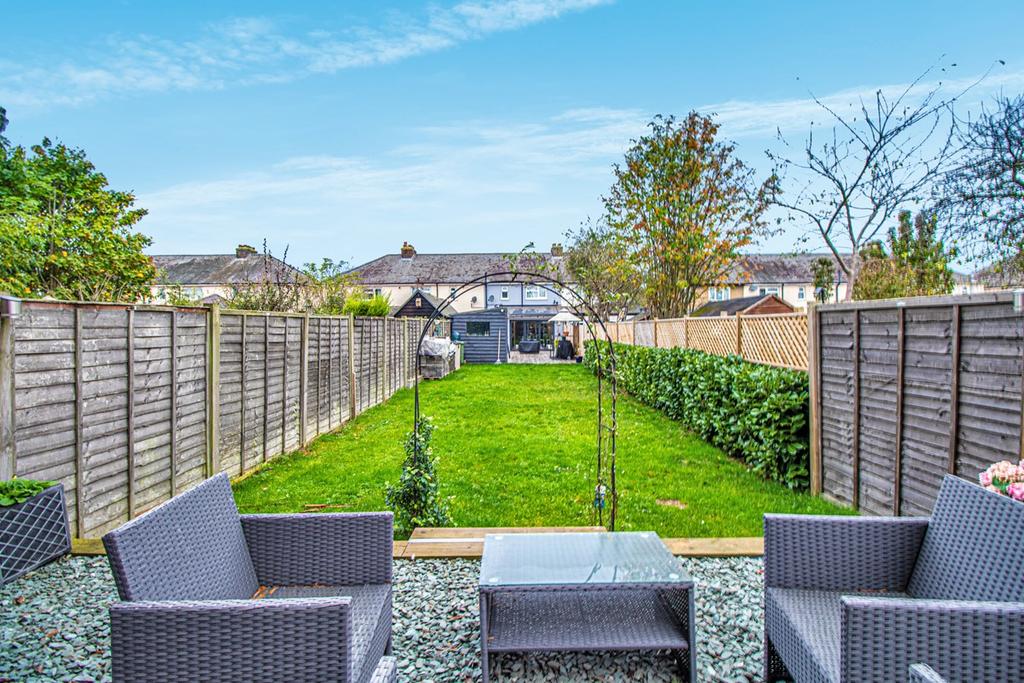 Wheatley Avenue, Braintree, CM7 3 bed terraced house £325,000