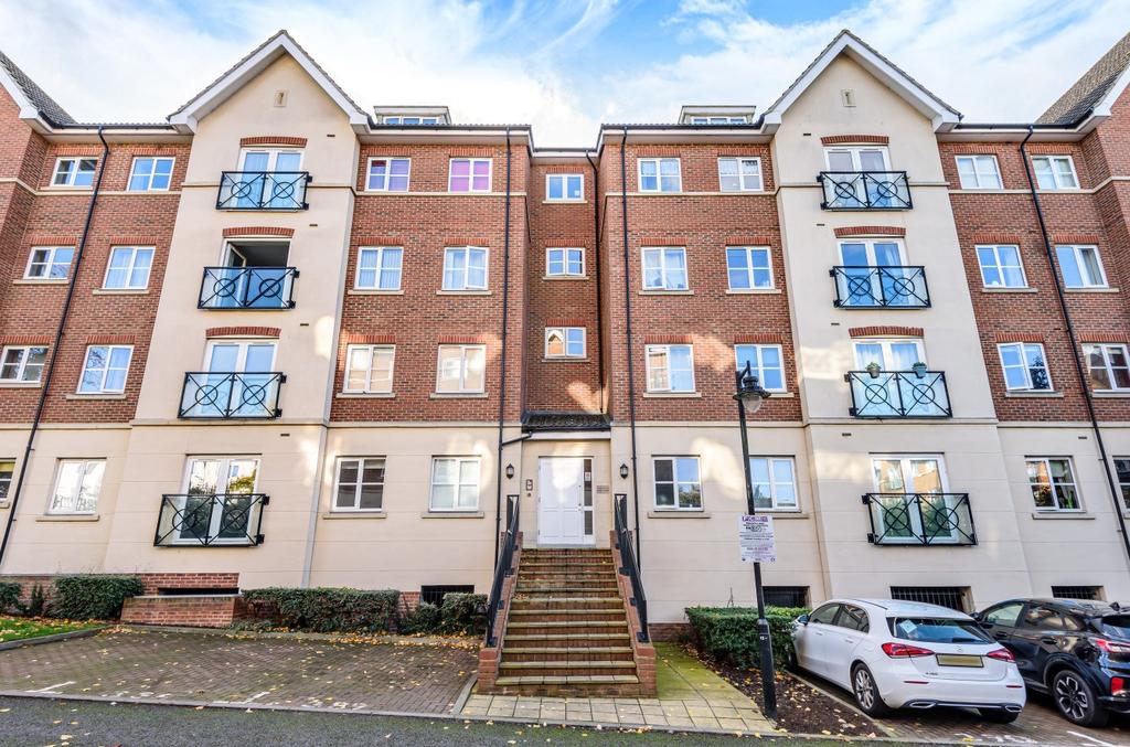 Viridian Square, Aylesbury, HP21 2 bed flat £53,750