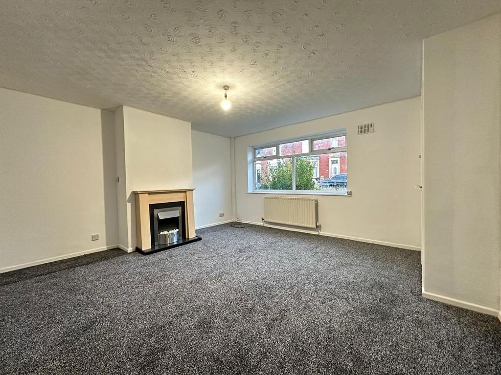 Langham Road, Blackburn 3 bed terraced house £700 pcm (£162 pw)
