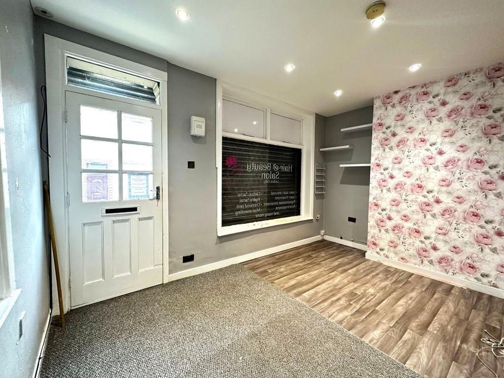 Johnston Street, Blackburn.Lancs. BB2 1HD Shop to rent £700 pcm (£162 pw)