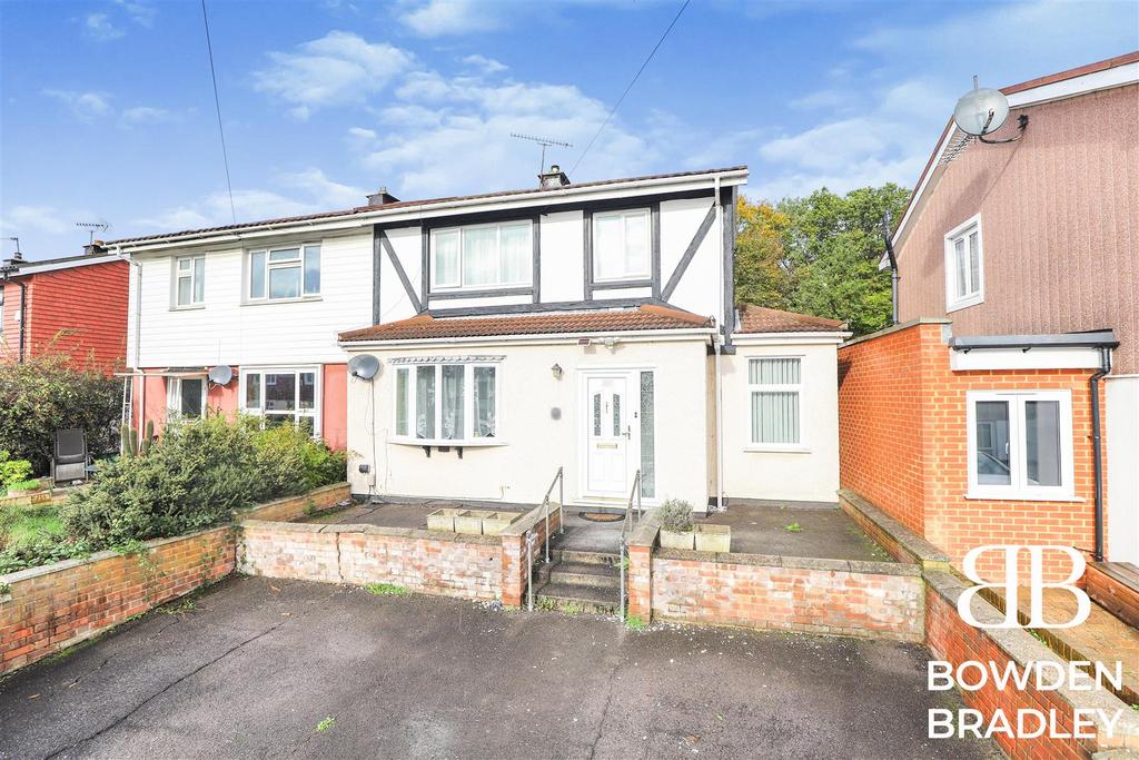 Brocket Way, Chigwell 3 bed semidetached house £450,000