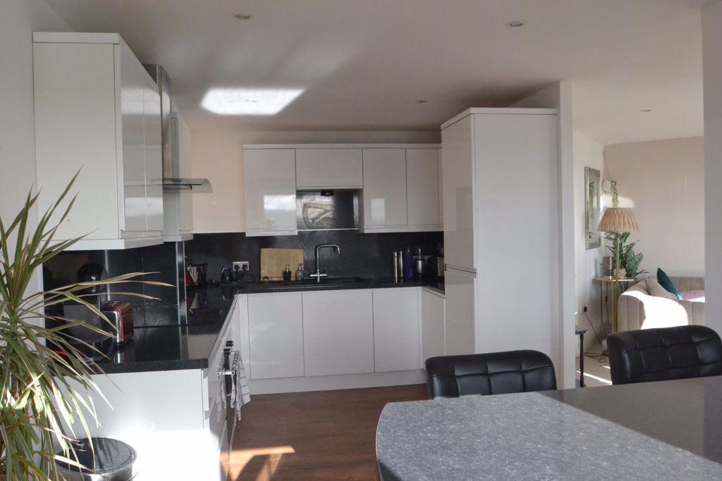 Woodacre Rd, Portishead 3 bed flat £1,700 pcm (£392 pw)