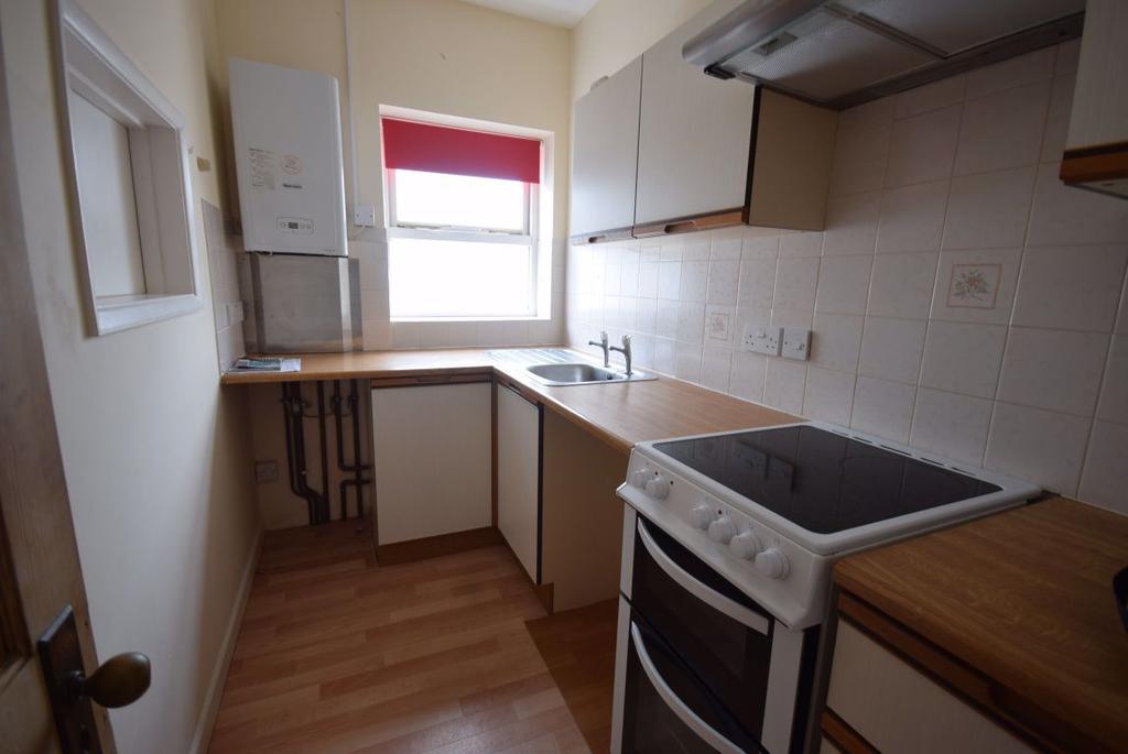 Cross Street, Northam Bideford 2 bed flat £650 pcm (£150 pw)