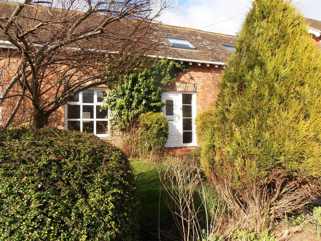 Boddington Road, Staverton Village... 2 bed terraced house £1,095 pcm