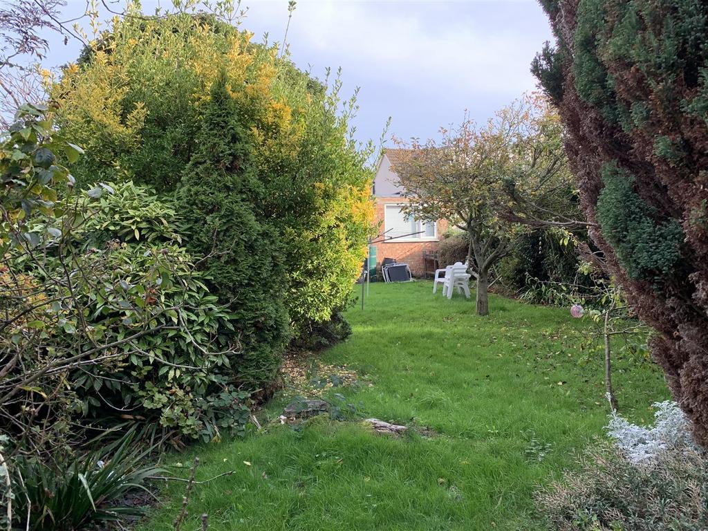 Fairfield Road, Broadstairs 2 bed bungalow £1,000 pcm (£231 pw)