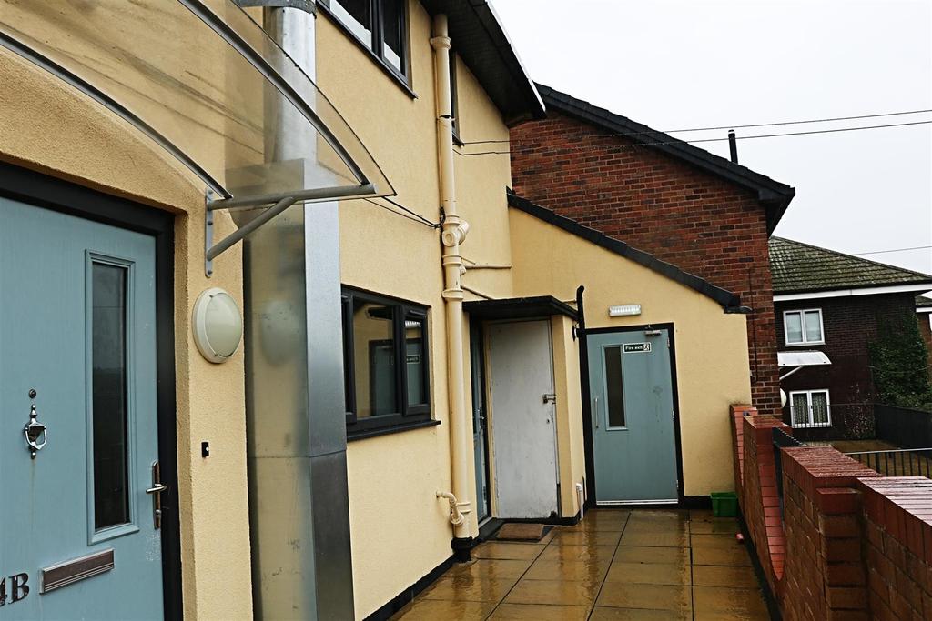 Stephenson Square, Beechdale, Walsall 3 bed £625 pcm (£144 pw)