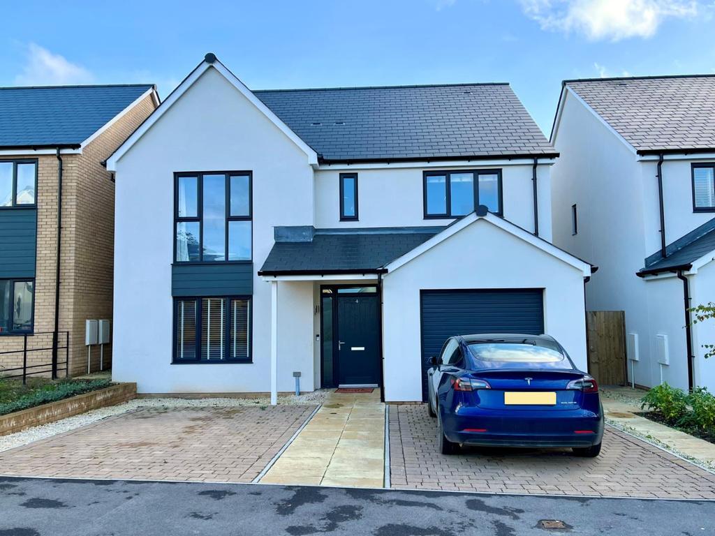 Lister Road, Dursley 5 bed detached house £500,000