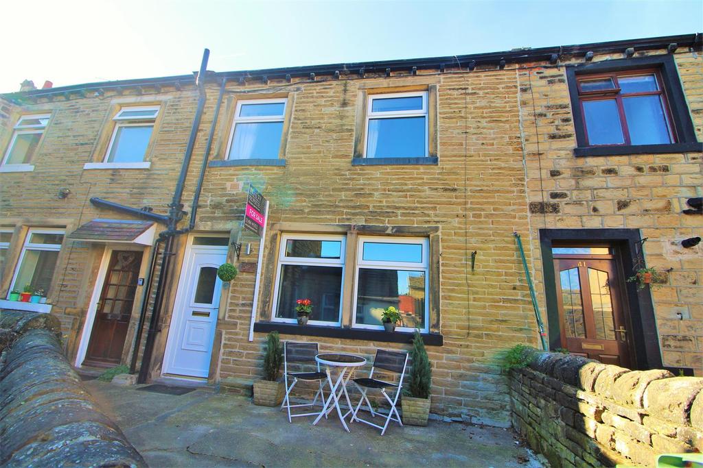 Westgate, Almondbury, Huddersfield... 2 bed cottage £625 pcm (£144 pw)