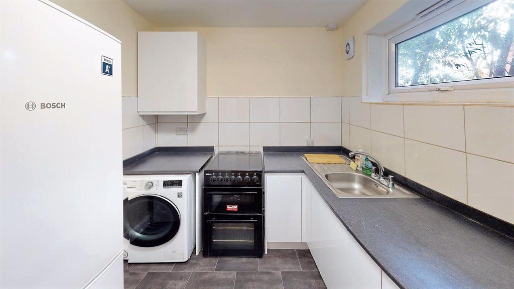 Golding Court, Riverdene Road, Ilford 1 bed flat £950 pcm (£219 pw)