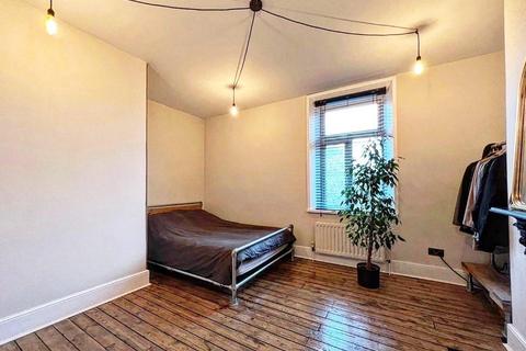15 Claycliffe Road, Barugh Green, Barnsley, S75 1LR