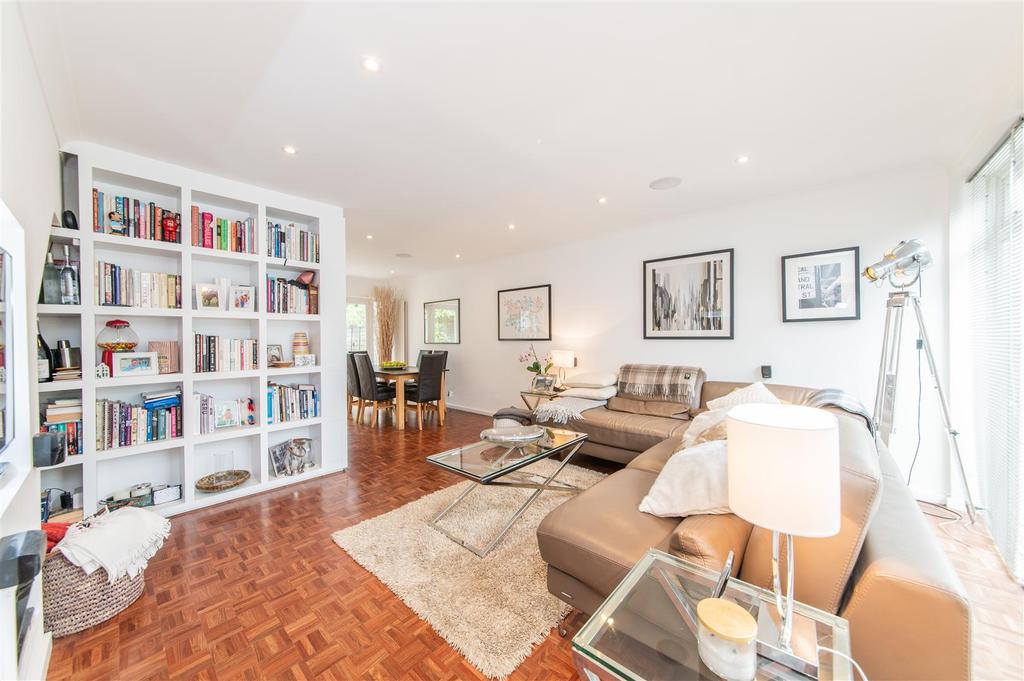 Heath View Close, East Finchley 3 bed terraced house £875,000