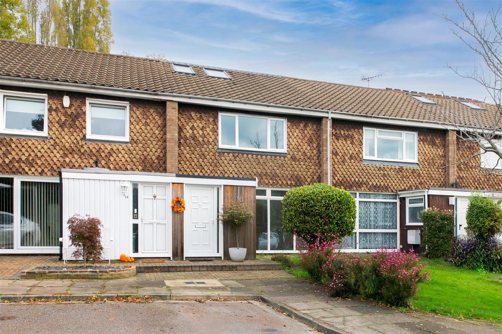 Heath View Close, East Finchley 3 bed terraced house £875,000
