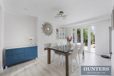 9 Willowhayne Gardens, Worcester Park, KT4 8TH