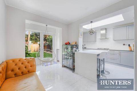 9 Willowhayne Gardens, Worcester Park, KT4 8TH