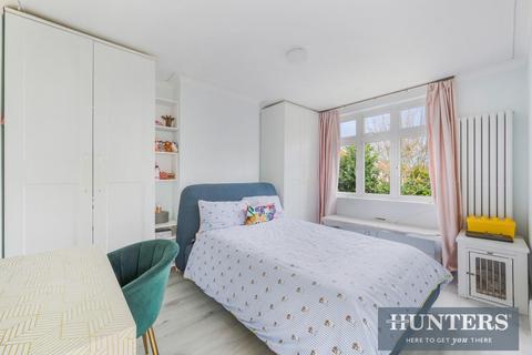 9 Willowhayne Gardens, Worcester Park, KT4 8TH