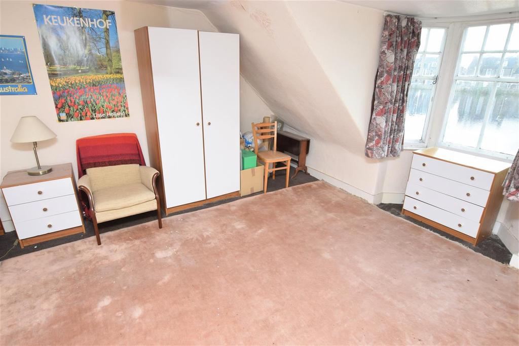 Bedroom one upstairs.jpg