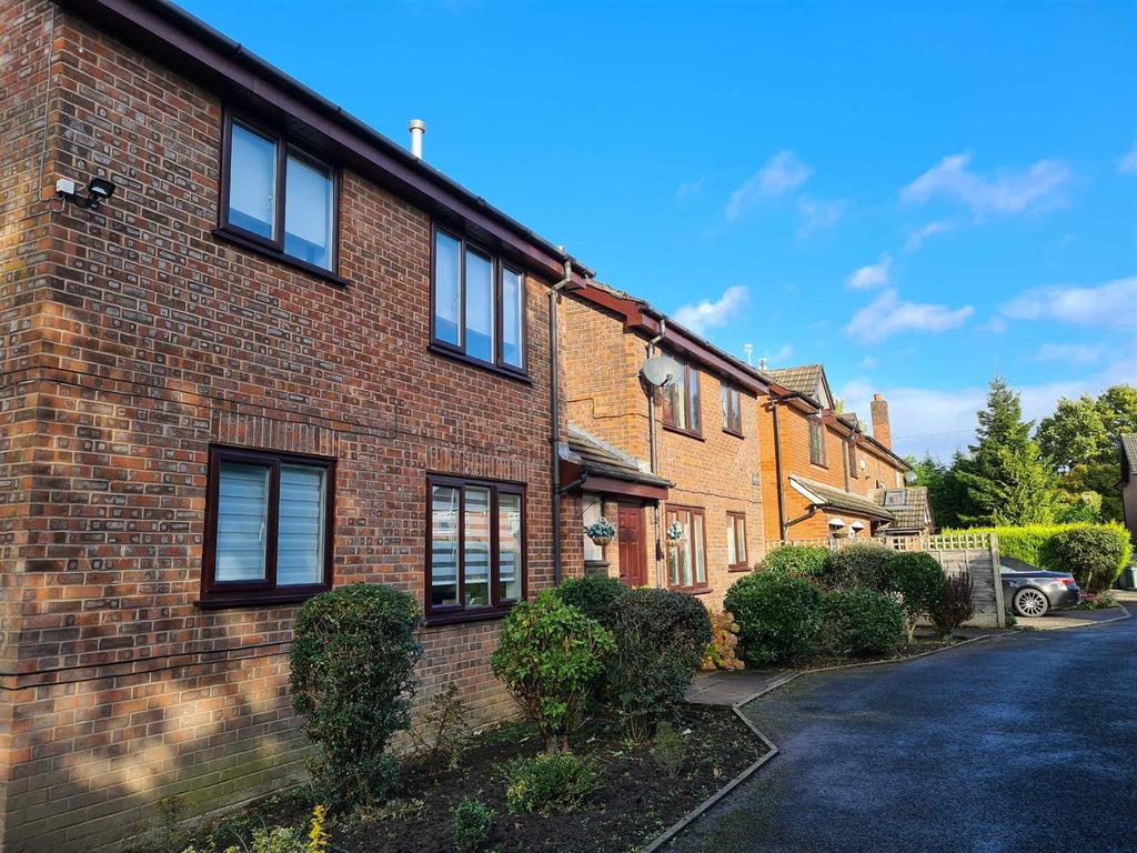 Seymour House Wilmslow 1 bed flat £750 pcm (£173 pw)