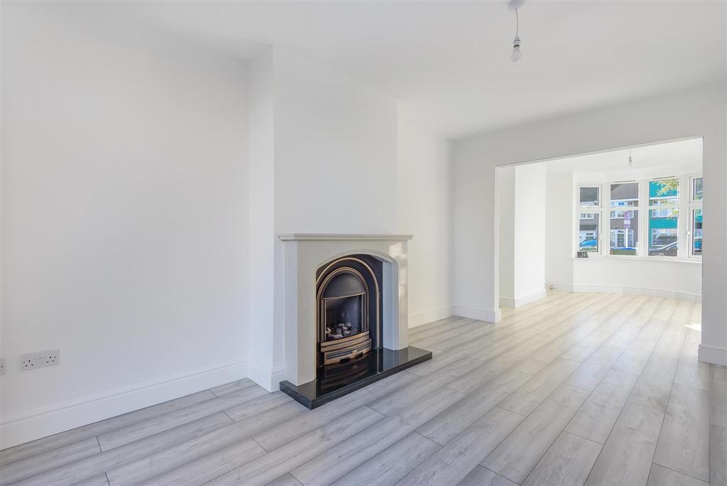 Rowley Avenue, Sidcup 5 bed semidetached house £2,550 pcm (£588 pw)