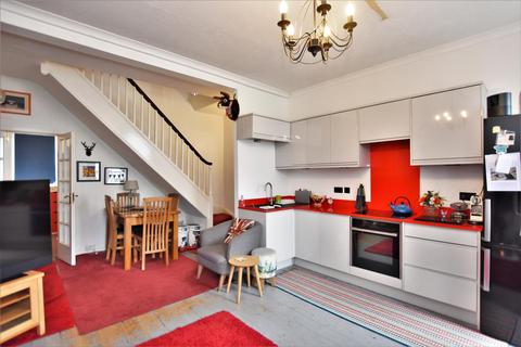 2 bedroom terraced house for sale - Market Street, Ulverston