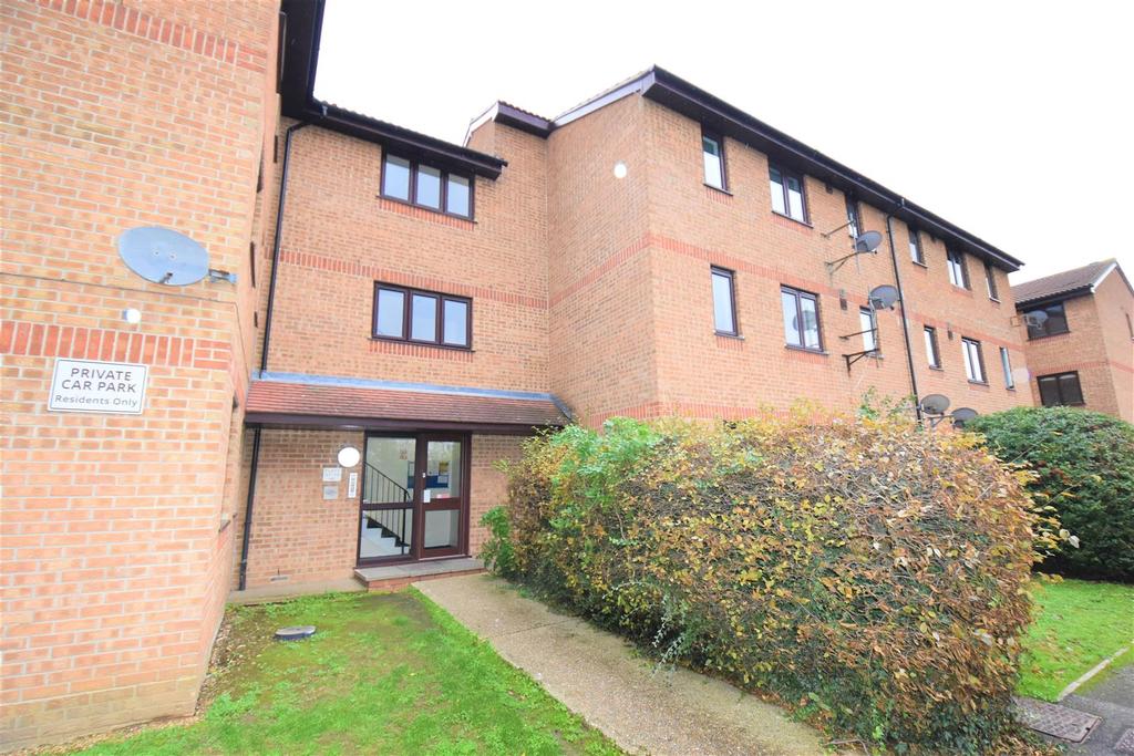 Sandon Close, Rochford 1 bed apartment £675 pcm (£156 pw)