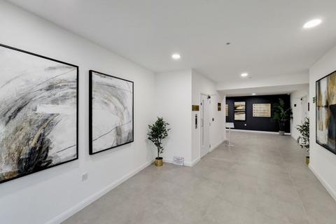 1 bedroom flat to rent - Luxurious Flat at Western Circus