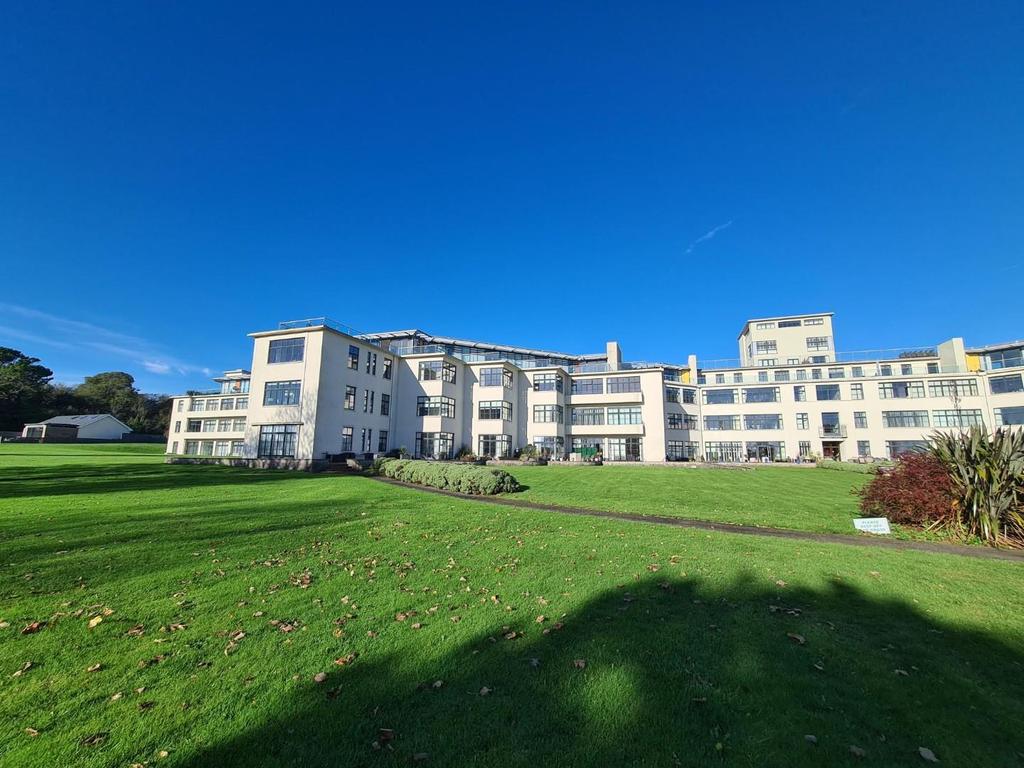 Hayes Road, Sully, Penarth 2 bed penthouse £1,300 pcm (£300 pw)