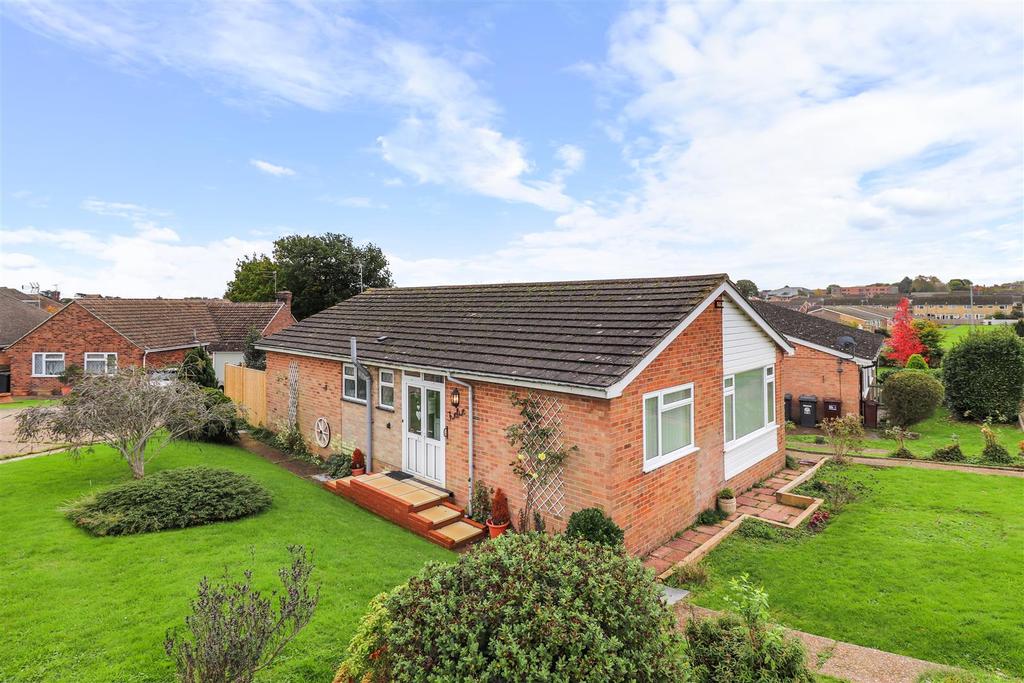 Hawthylands Road, Hailsham 2 bed detached bungalow £375,000