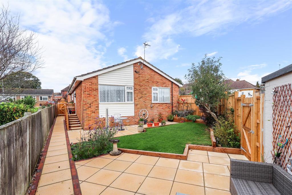 Hawthylands Road, Hailsham 2 bed detached bungalow £375,000