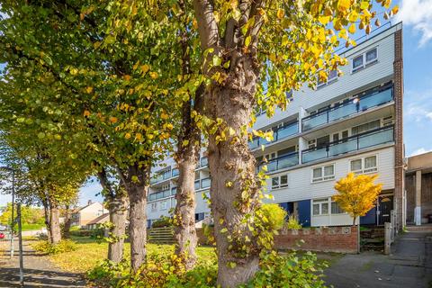 1 bedroom flat for sale, Benhill Wood Road, Sutton